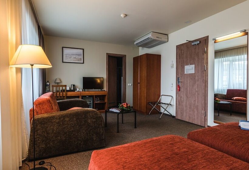 اتاق کلاس بیزنس, Liva