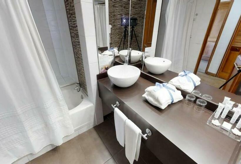 キングサイズベッドのスタンダードルーム, Marbella Resort