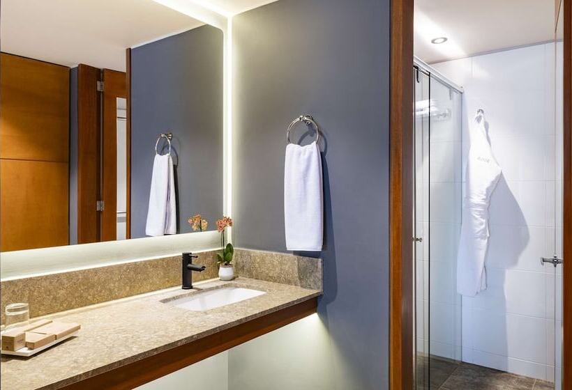 جناح جونيور, Avani Royal Zona T Bogotá