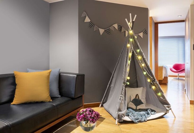 جناح جونيور, Avani Royal Zona T Bogotá