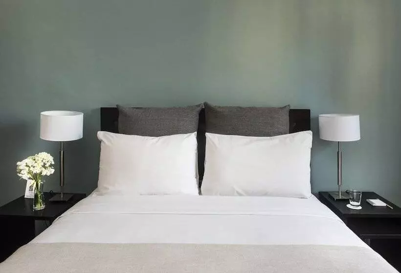 اتاق استاندارد سه نفره, Rochester Hotel Classic