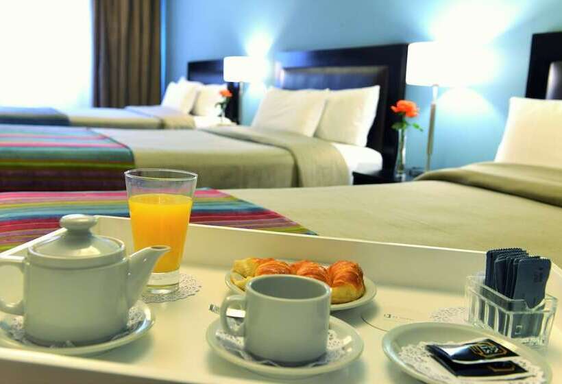 غرفة قياسية ثلاثية, Rochester Hotel Classic