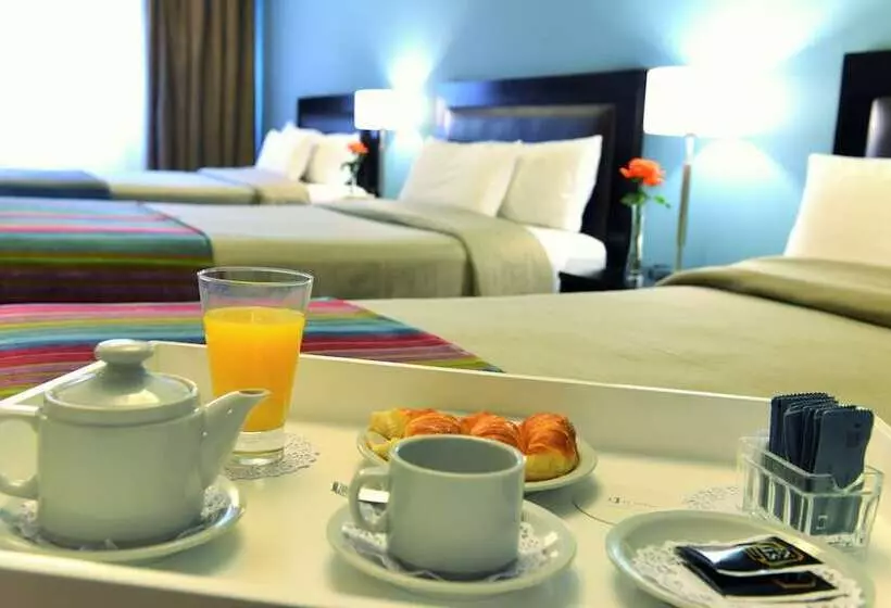اتاق استاندارد سه نفره, Rochester Hotel Classic
