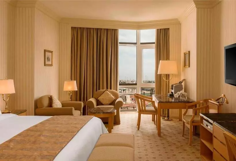 キングサイズベッドのスタンダードルーム, Sheraton Kuwait, A Luxury Collection Hotel, Kuwait City