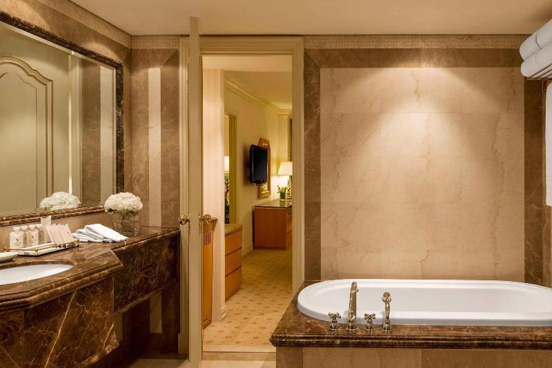 سوئیت اجرایی با تخت کینگ, Sheraton Kuwait, A Luxury Collection Hotel, Kuwait City