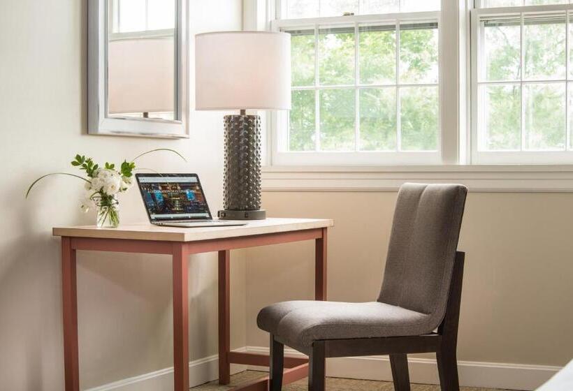 غرفة قياسية لذوى الاحتياجات الخاصة, The Essex Resort & Spa