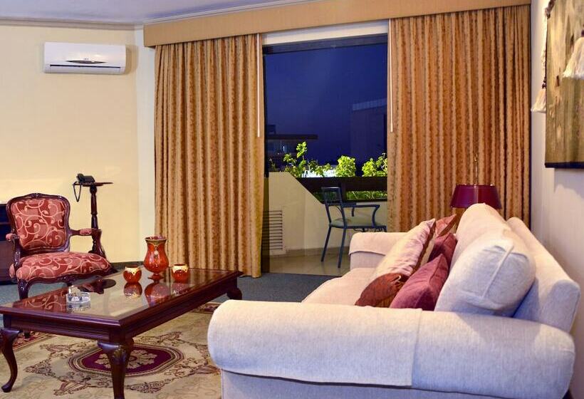 سوئیت سینیور, Yotau All Suites