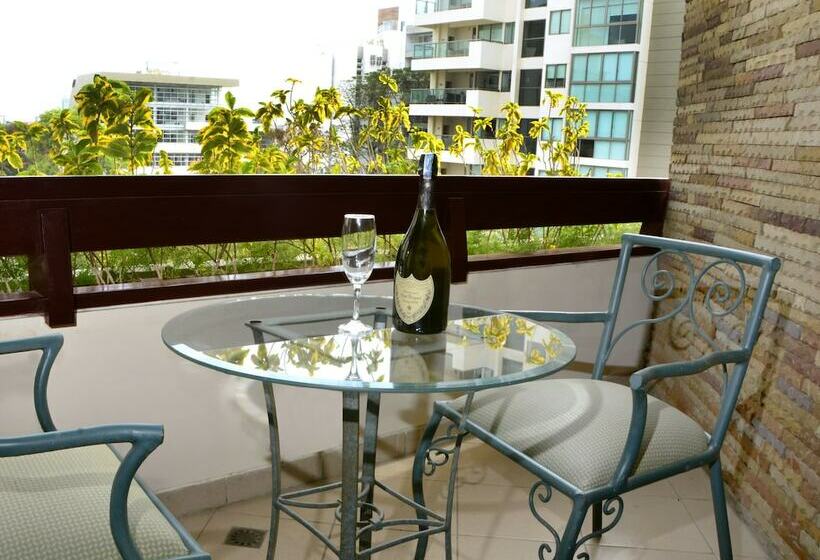 سوئیت سینیور, Yotau All Suites