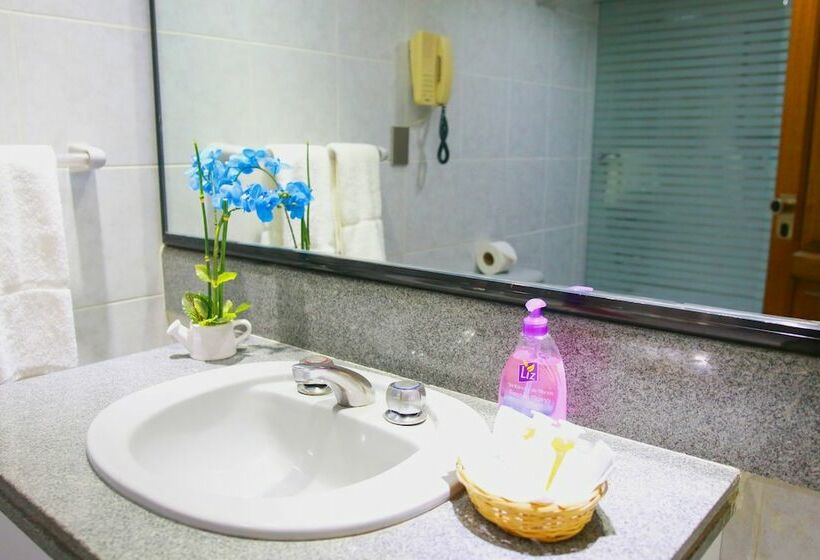 سوئیت سینیور, Yotau All Suites