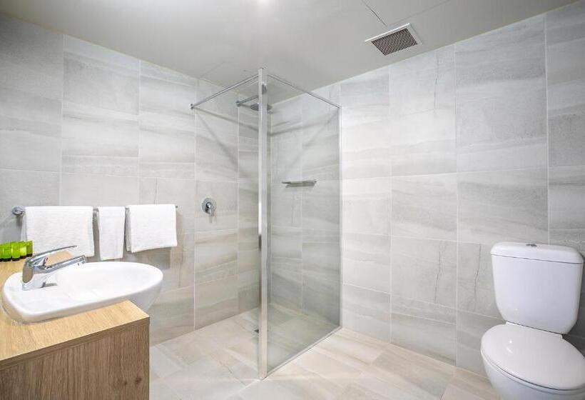 חדר סטודיו סטנדרד, Nightcap At York On Lilydale