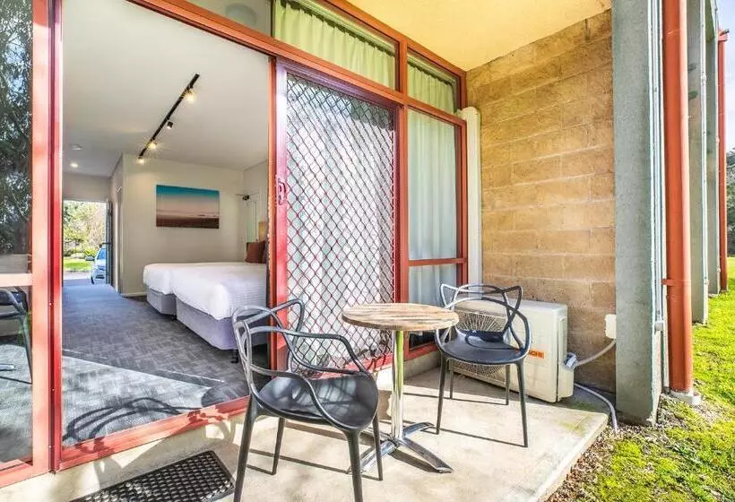 スタンダードスタジオ, Nightcap At York On Lilydale