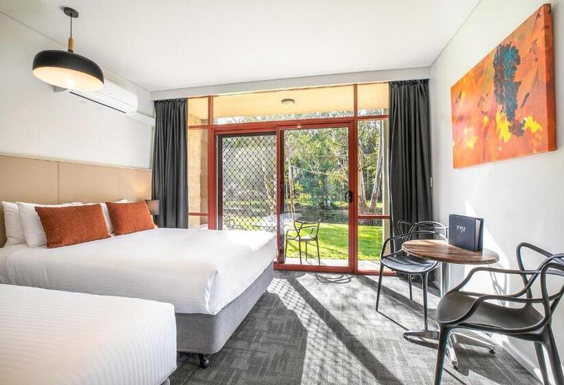 חדר סטודיו סטנדרד, Nightcap At York On Lilydale