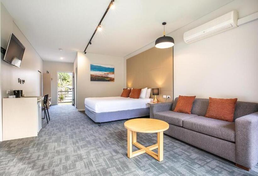 חדר סטודיו סטנדרד, Nightcap At York On Lilydale