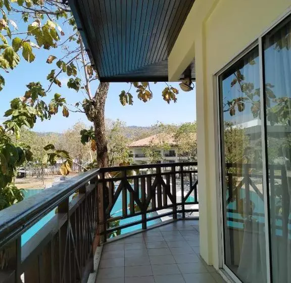 اتاق استاندارد چهار تخته با چشم‌انداز دریا, Century Langkasuka Resort Langkawi