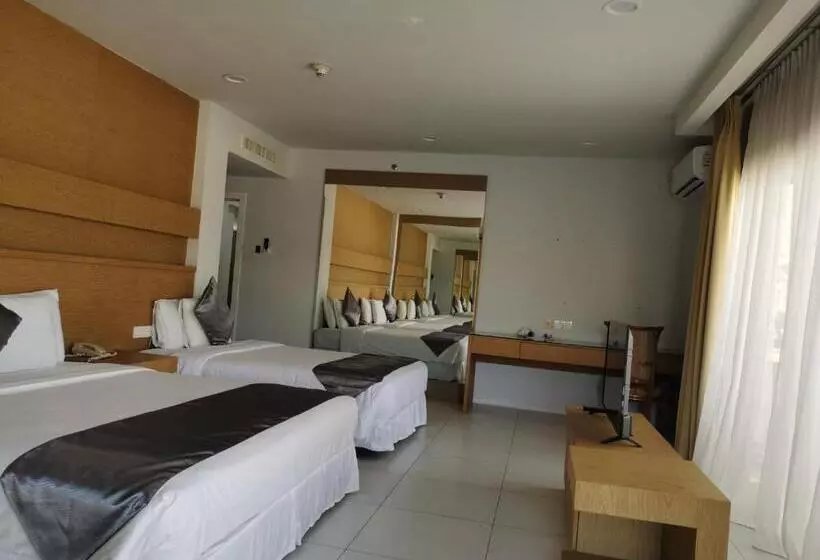 اتاق استاندارد چهار تخته با چشم‌انداز دریا, Century Langkasuka Resort Langkawi