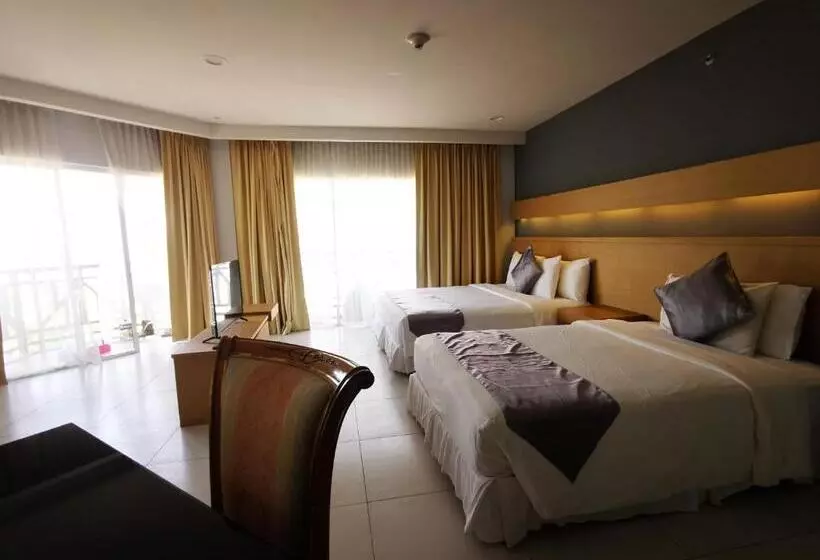 اتاق استاندارد چهار تخته با چشم‌انداز دریا, Century Langkasuka Resort Langkawi