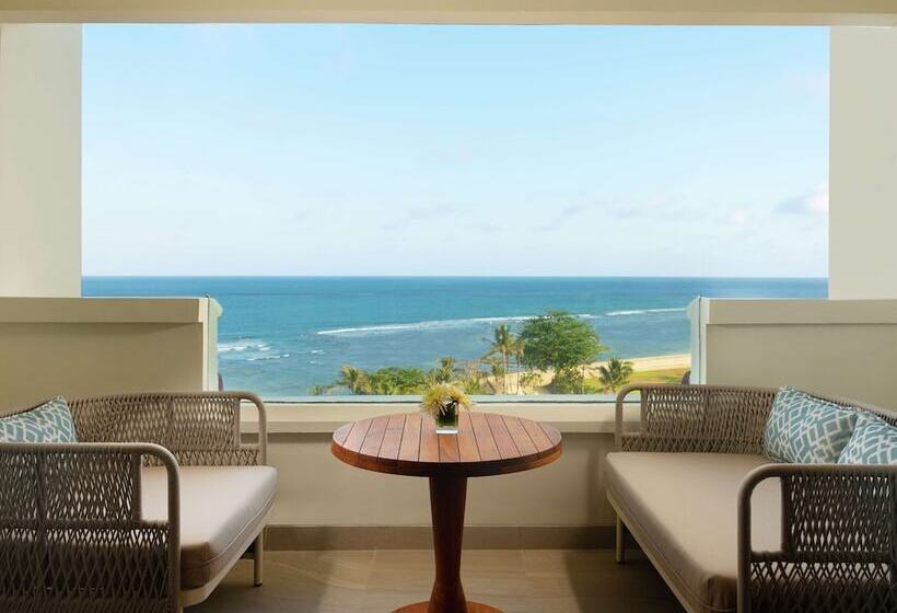 Номер Стандарт Двуспальная Кровать Вид на Море, Hilton Bali Resort
