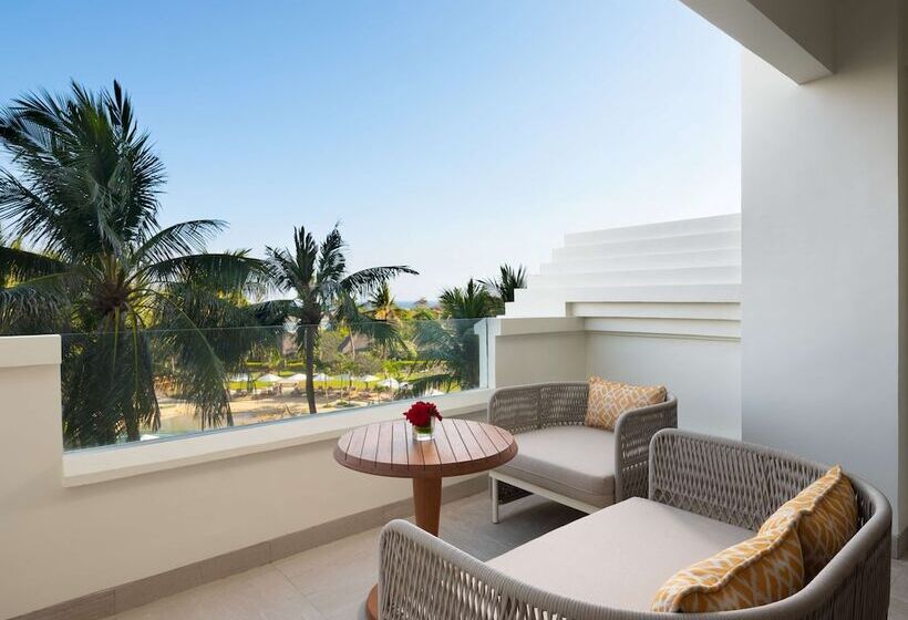 Номер Стандарт Вид на Бассейн, Hilton Bali Resort