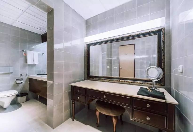 Suite, Chinggis Khaan