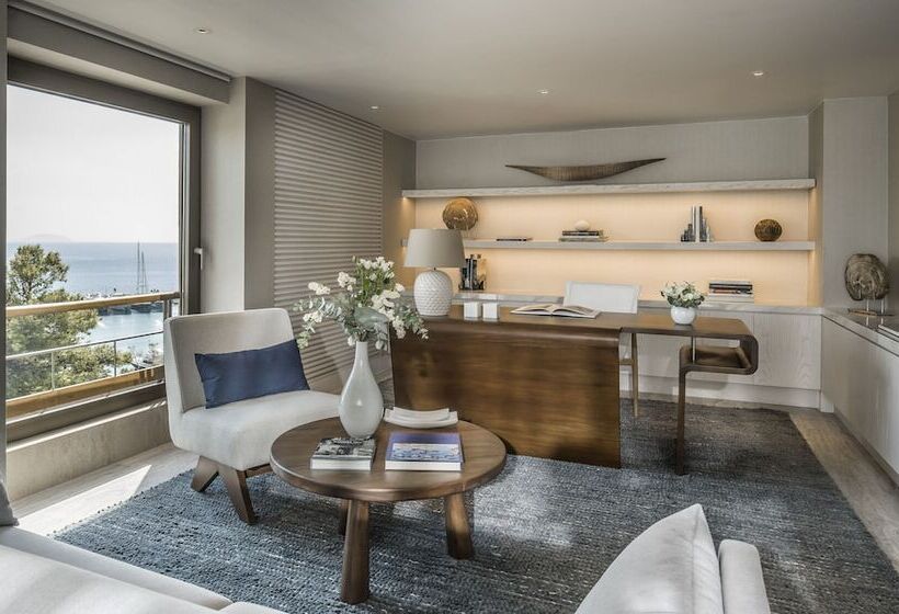 Люкс, Four Seasons Astir Palace Athens