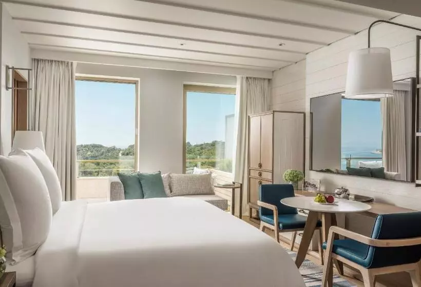 キングサイズベッドのスタンダードルーム, Four Seasons Astir Palace Athens