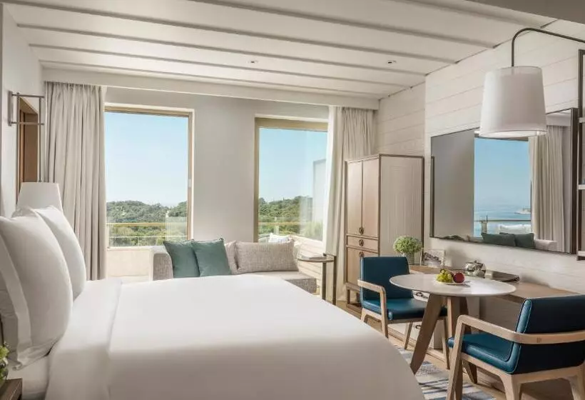 キングサイズベッドのスタンダードルーム, Four Seasons Astir Palace Athens