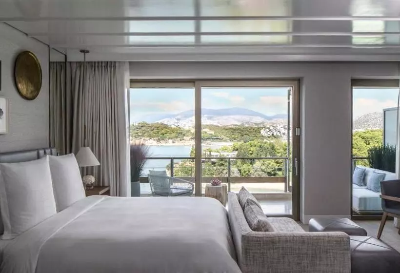 キングサイズベッドのスタンダードルーム, Four Seasons Astir Palace Athens