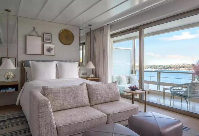 キングサイズベッドのスタンダードルーム, Four Seasons Astir Palace Athens