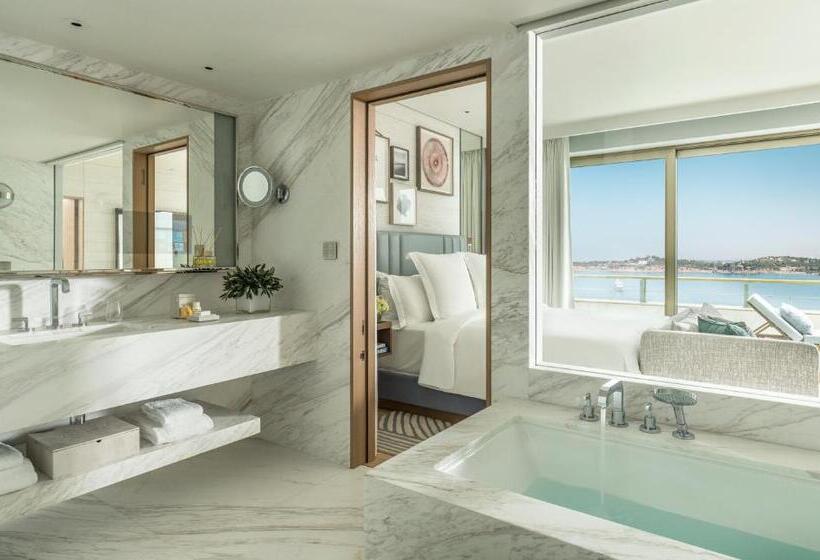 מיטת קינג בסוויטה, Four Seasons Astir Palace Athens