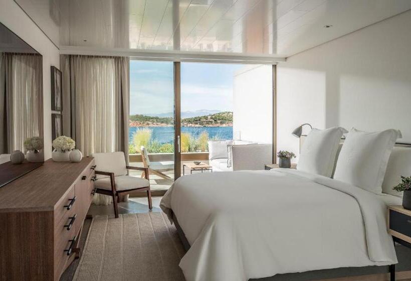 מיטת קינג בסוויטה, Four Seasons Astir Palace Athens