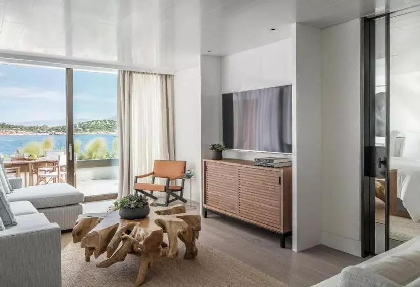 キングサイズベッドのスイートルーム, Four Seasons Astir Palace Athens