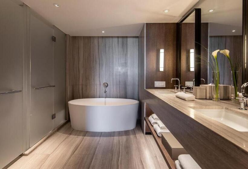 מיטת קינג בסוויטה, Four Seasons Astir Palace Athens