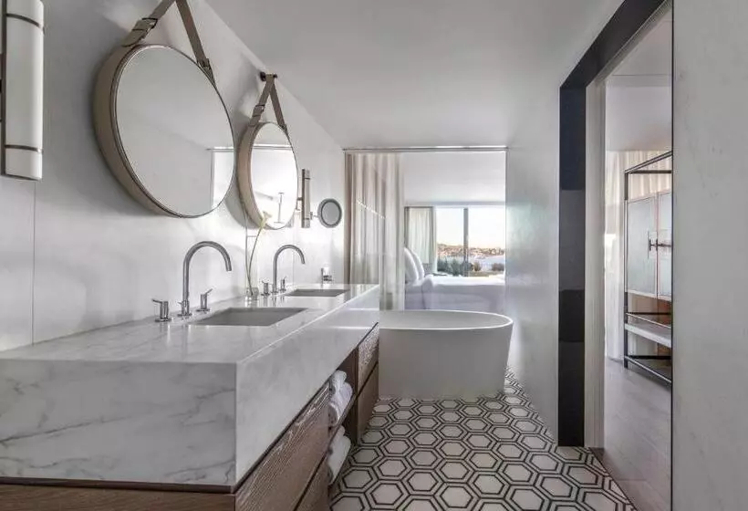 キングサイズベッドのスタンダードルーム, Four Seasons Astir Palace Athens