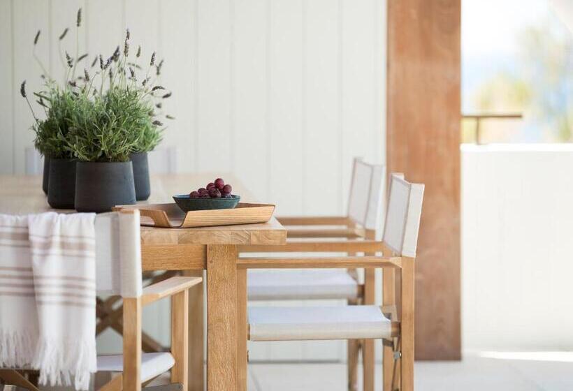 מיטת קינג בסוויטה, Four Seasons Astir Palace Athens