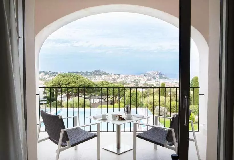 سوییت با چشم‌انداز دریا, La Villa Calvi