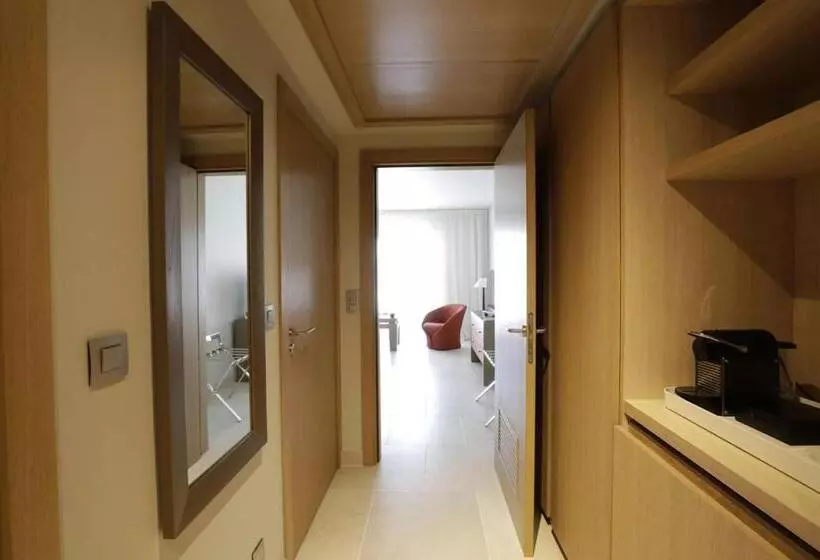 اتاق لوکس با چشم‌انداز دریا, La Villa Calvi