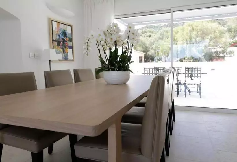 ویلای 1 خوابه با چشم‌انداز دریا, La Villa Calvi