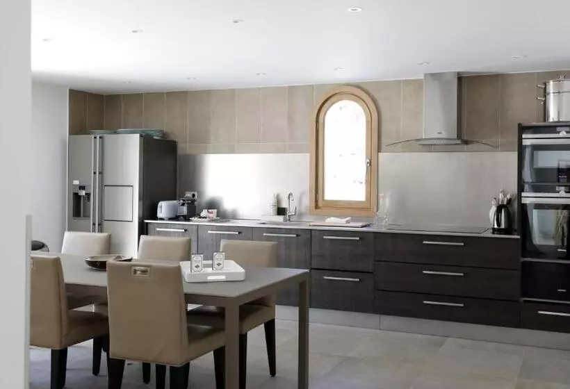 ویلای 1 خوابه با چشم‌انداز دریا, La Villa Calvi