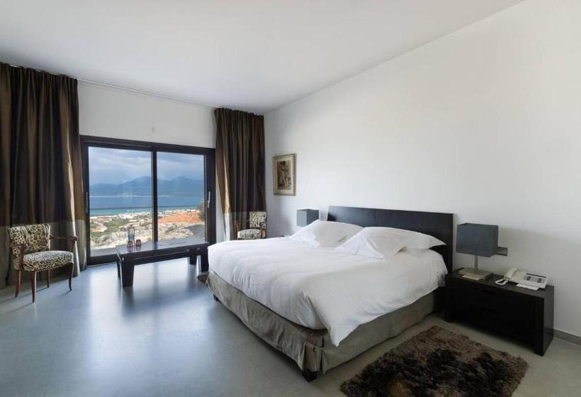 ویلای 1 خوابه, La Villa Calvi