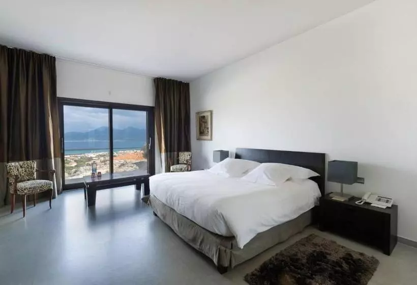ویلای 1 خوابه, La Villa Calvi