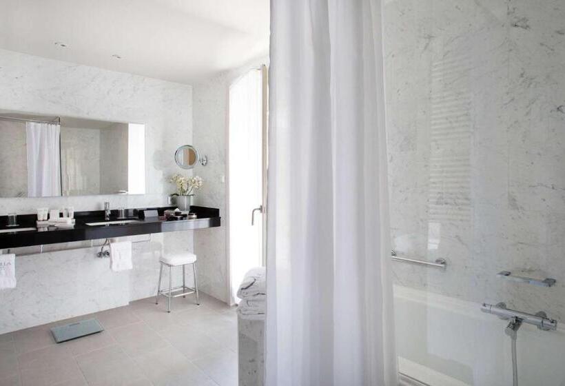 2 Bedrooms Suite Sea View, La Villa Calvi