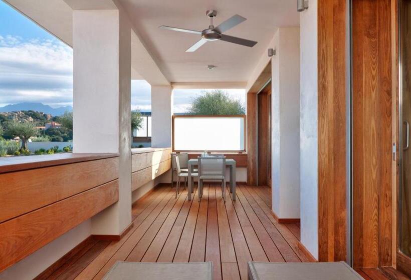 سوئیت مستر با چشمانداز دریا, La Villa Calvi