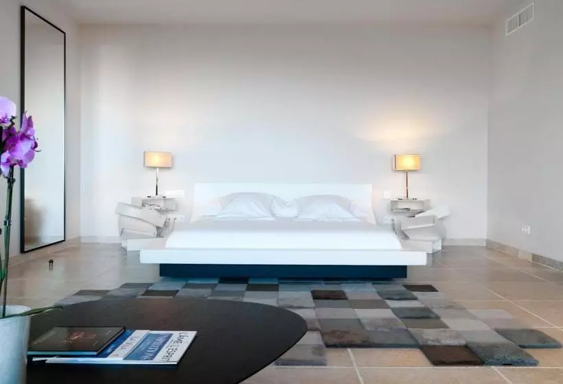 سوئیت مستر با چشم‌انداز دریا, La Villa Calvi