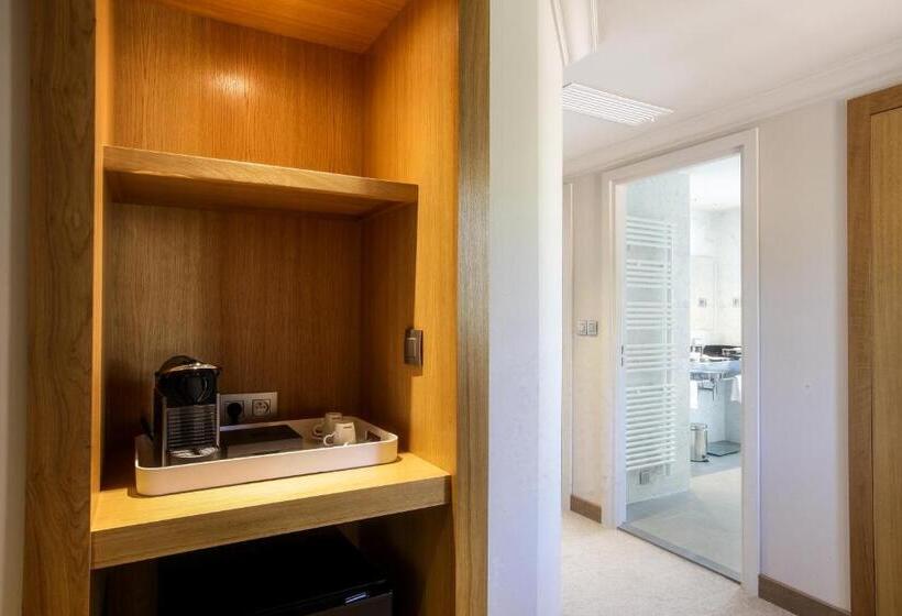 2 Bedrooms Suite Sea View, La Villa Calvi