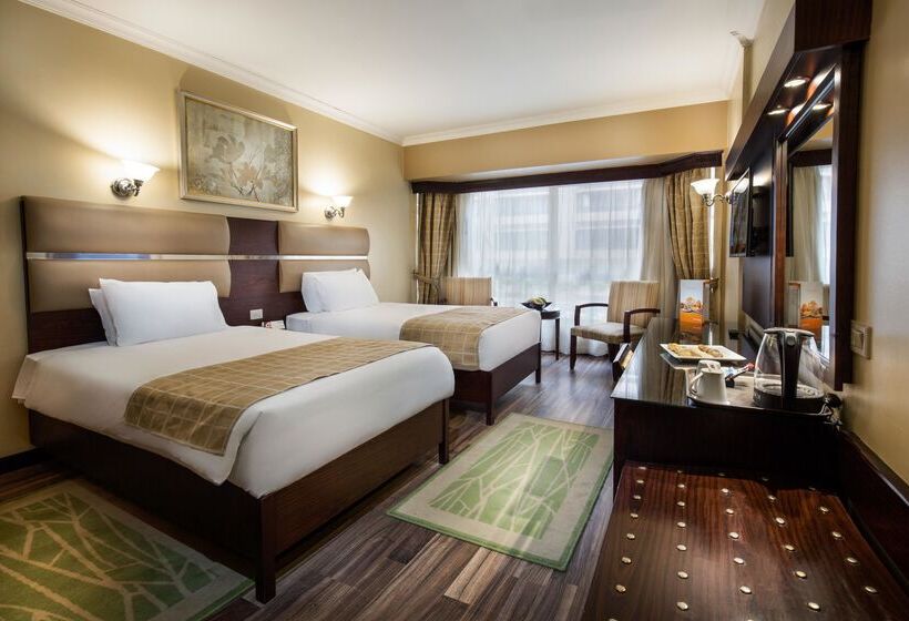 اتاق استاندارد سه نفره, Pyramisa Suites Hotel Cairo