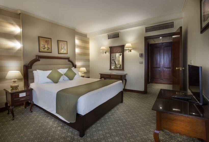 سوییت, Pyramisa Suites Hotel Cairo