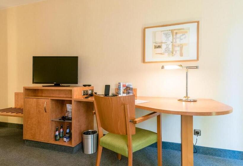 اتاق استاندارد, Schlosspark