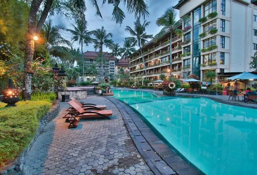 اتاق استاندارد با چشم‌انداز استخر, The Jayakarta Yogyakarta Hotel & Spa