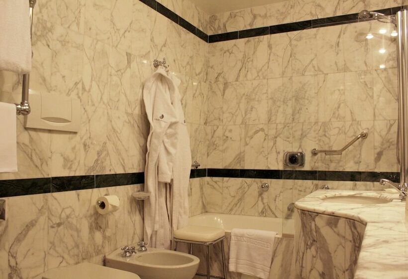 اتاق استاندارد سه نفره, Albani Firenze