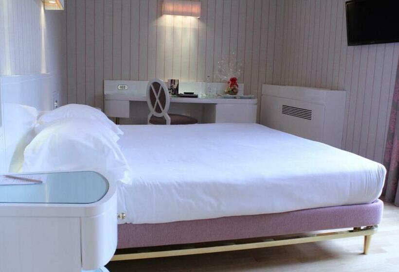 Superior Room with Terrace, Albani Firenze